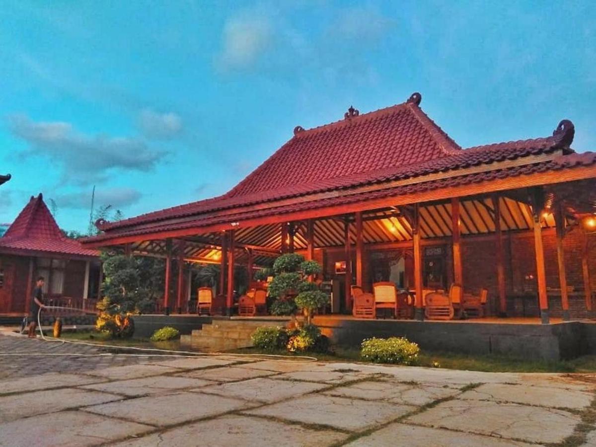 The Royal Joglo Hotel Tepus Exterior foto