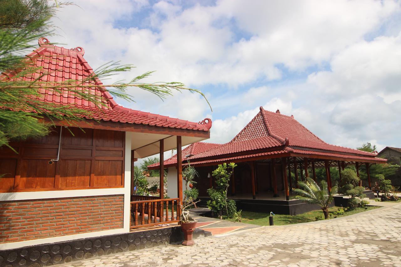 The Royal Joglo Hotel Tepus Exterior foto