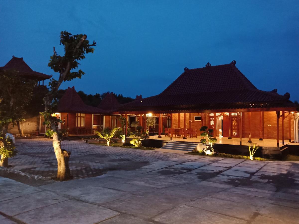 The Royal Joglo Hotel Tepus Cameră foto